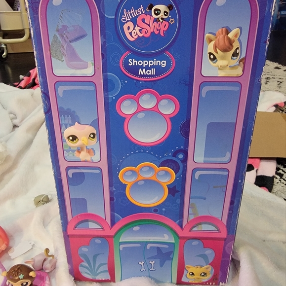 LITTLEST PET SHOP Shopping Mall *AS IS* Comes w/ a LOT of Figurines - Picture 1 of 16